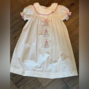 Shrimp & Grits Kids White Christmas Tree Embroidered Dress NWOT size 7.